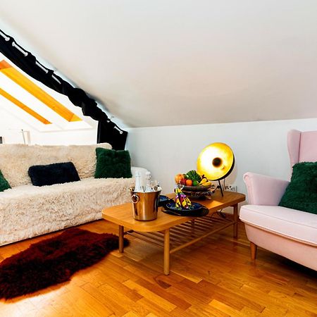 Golden River Apartment براغ المظهر الخارجي الصورة