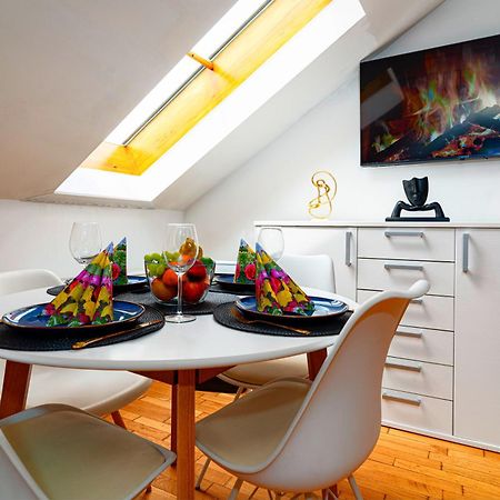 Golden River Apartment براغ المظهر الخارجي الصورة