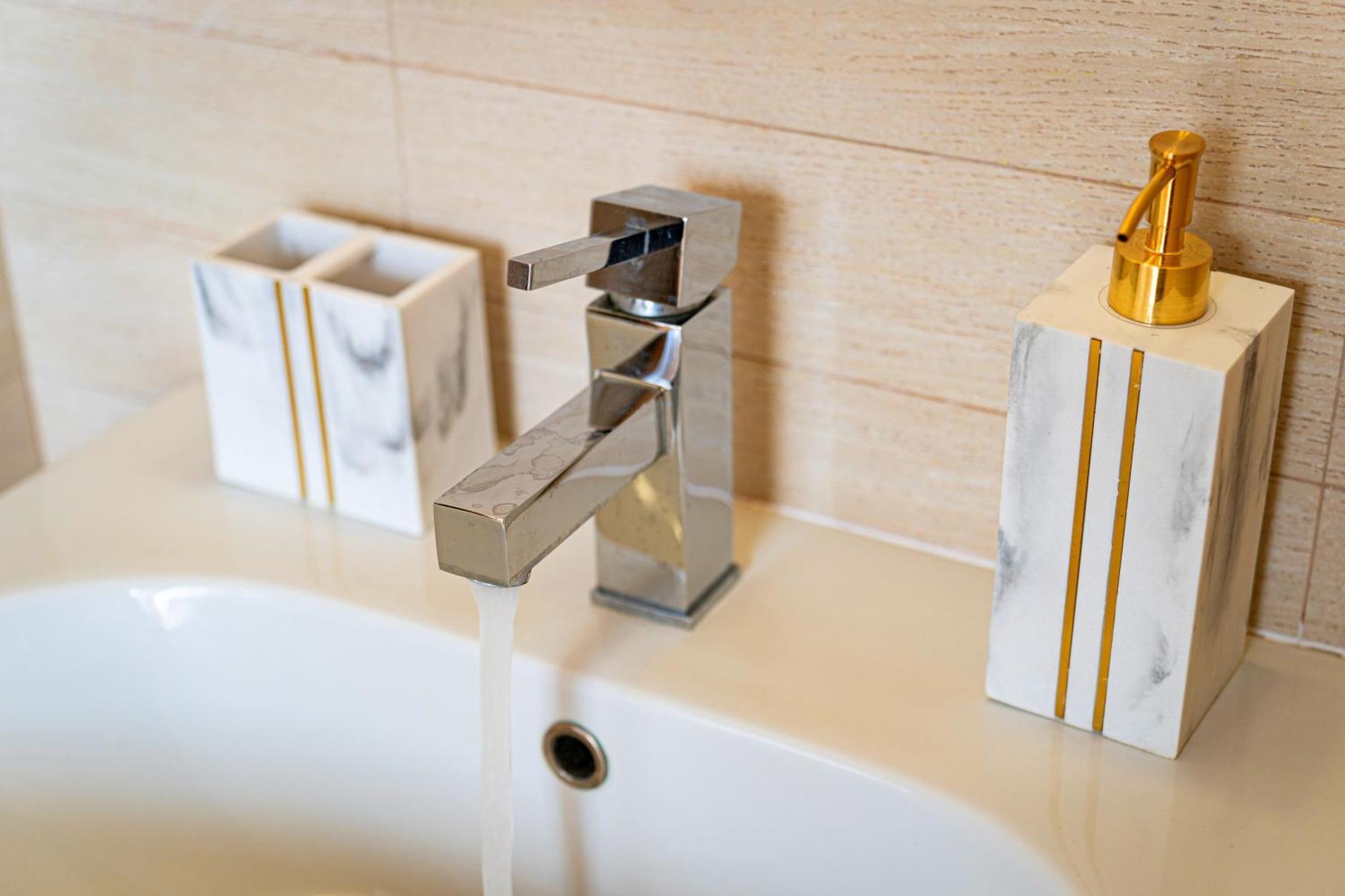 Golden River Apartment براغ المظهر الخارجي الصورة
