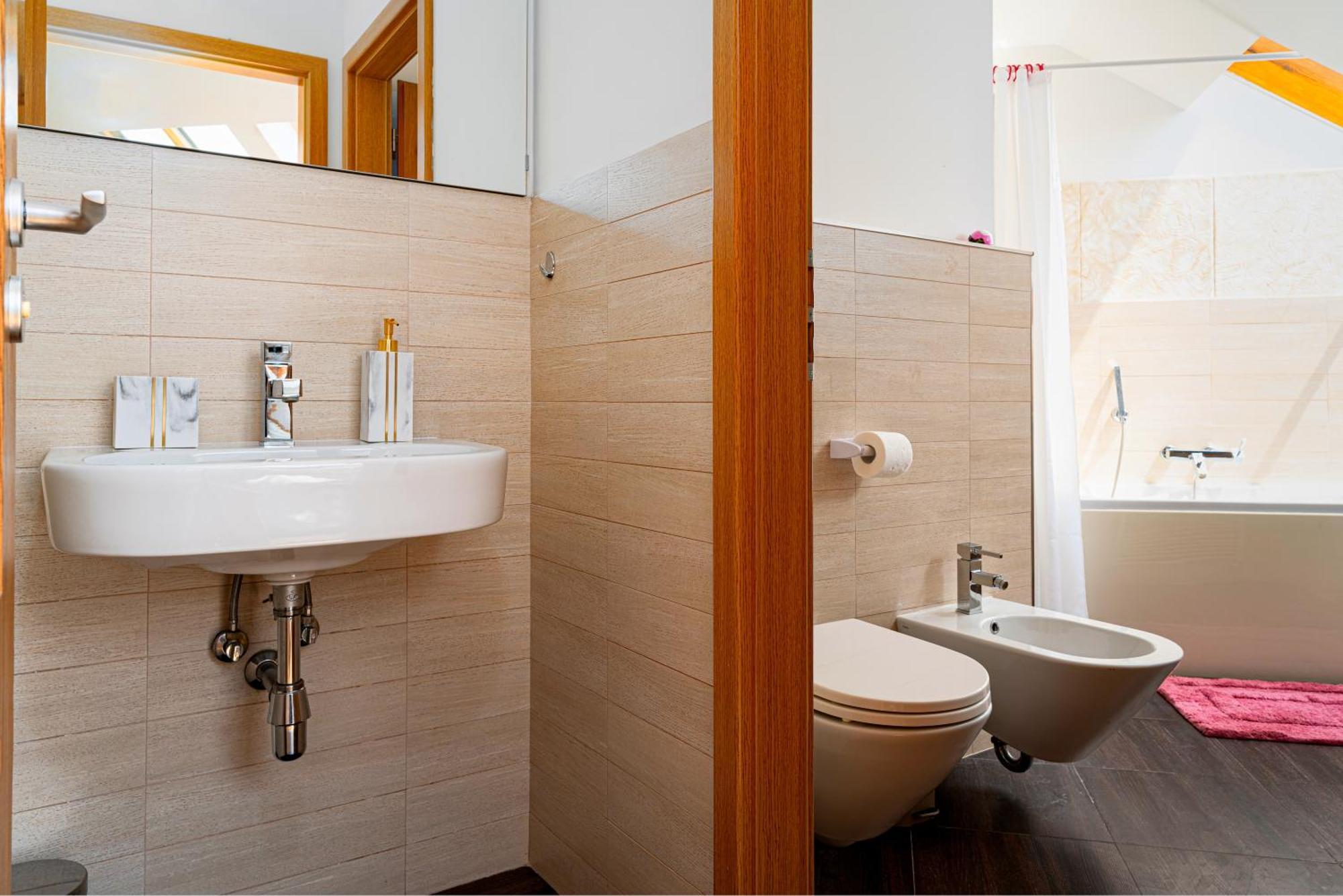 Golden River Apartment براغ المظهر الخارجي الصورة